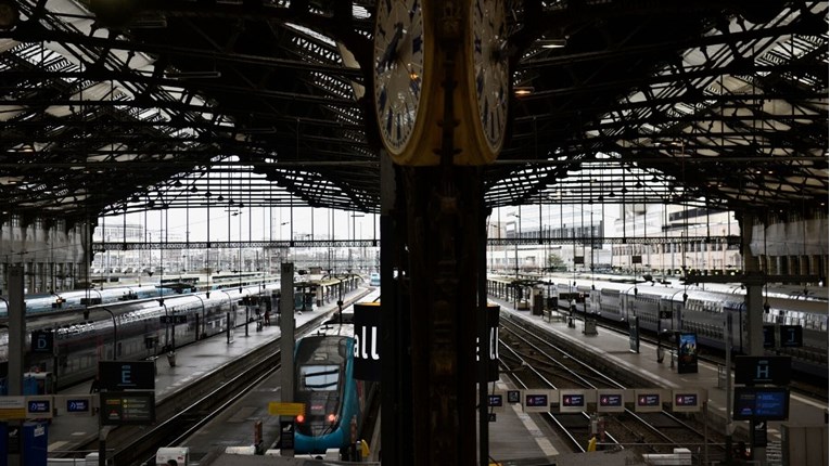 Štrajkovi u Francuskoj i na Božić, vozi tek svaki treći vlak